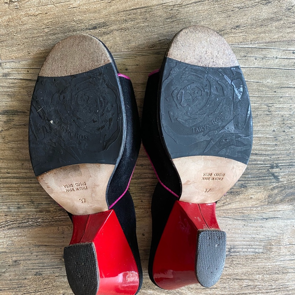Taryn Rose black velvet accent pink shoes. - Picture 4 of 7